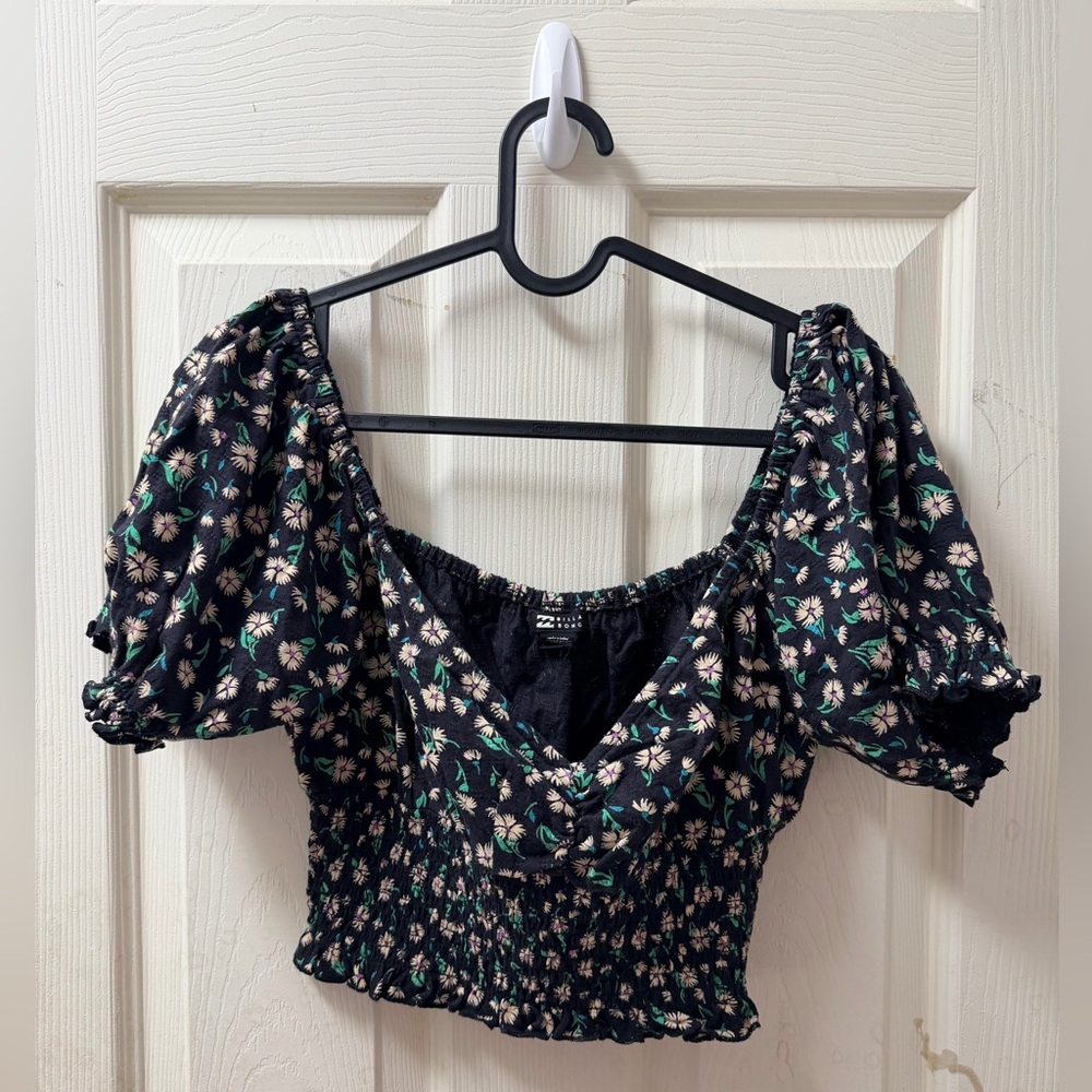 💚💛 Billabong Floral Smocked Cropped Top In Black With Cream & Green Flowers
